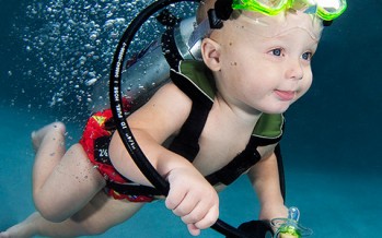 Fotos von Seth Casteel – So schwimmt der Taucher-Nachwuchs